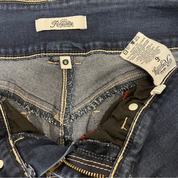 Royalty for Me Skinny Jeans Size 6 - Picture 8 of 8